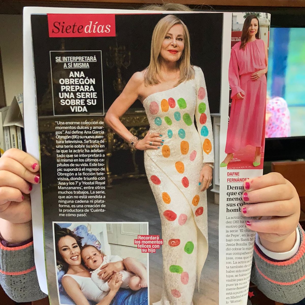 «Ana Obregón estilo Yayoi Kusama» Rotuladores sobre Lecturas&nbsp;#byClara