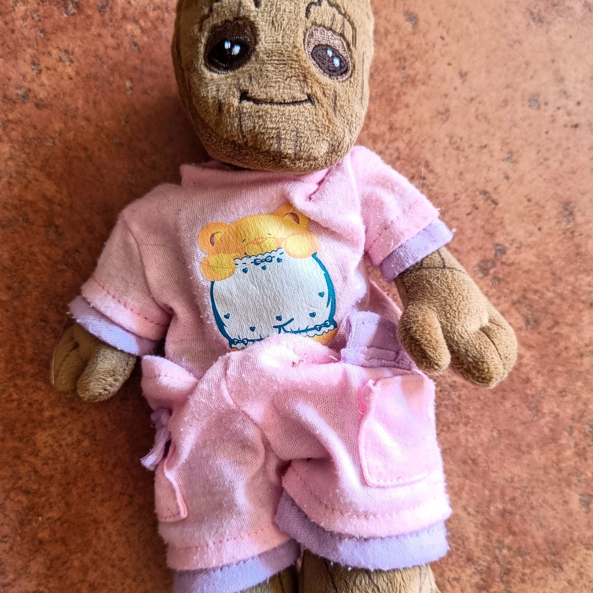 Groot de peluche en&nbsp;pijama